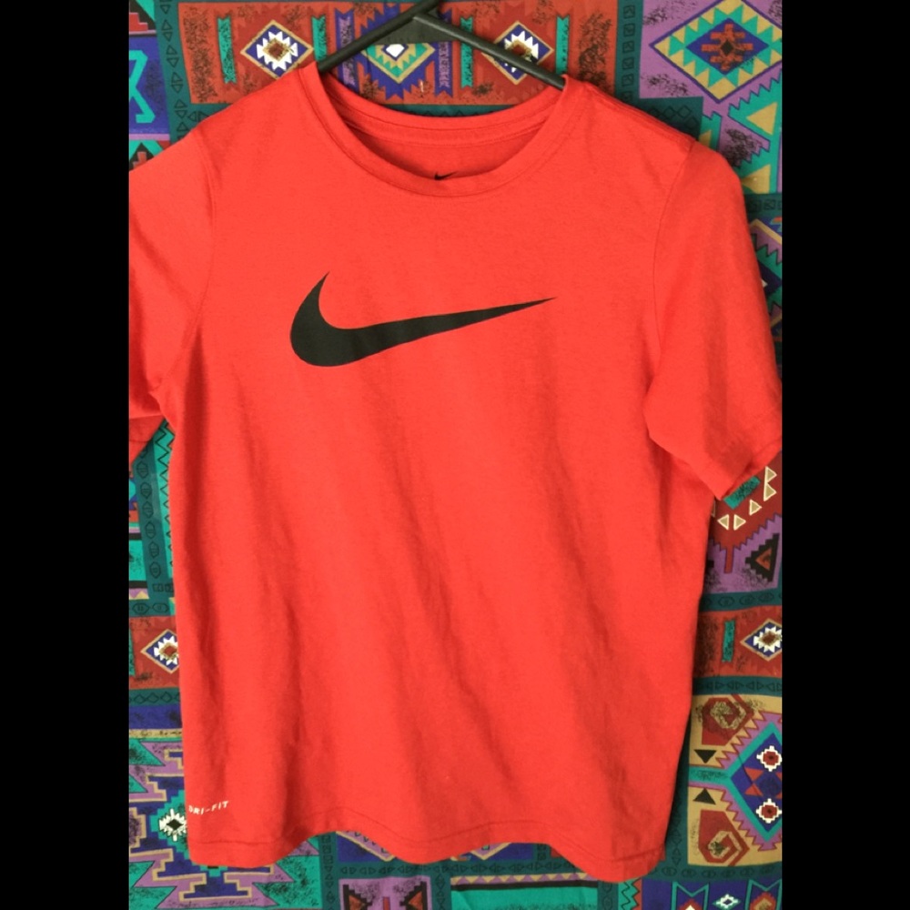 Women’s Nike T Shirt !